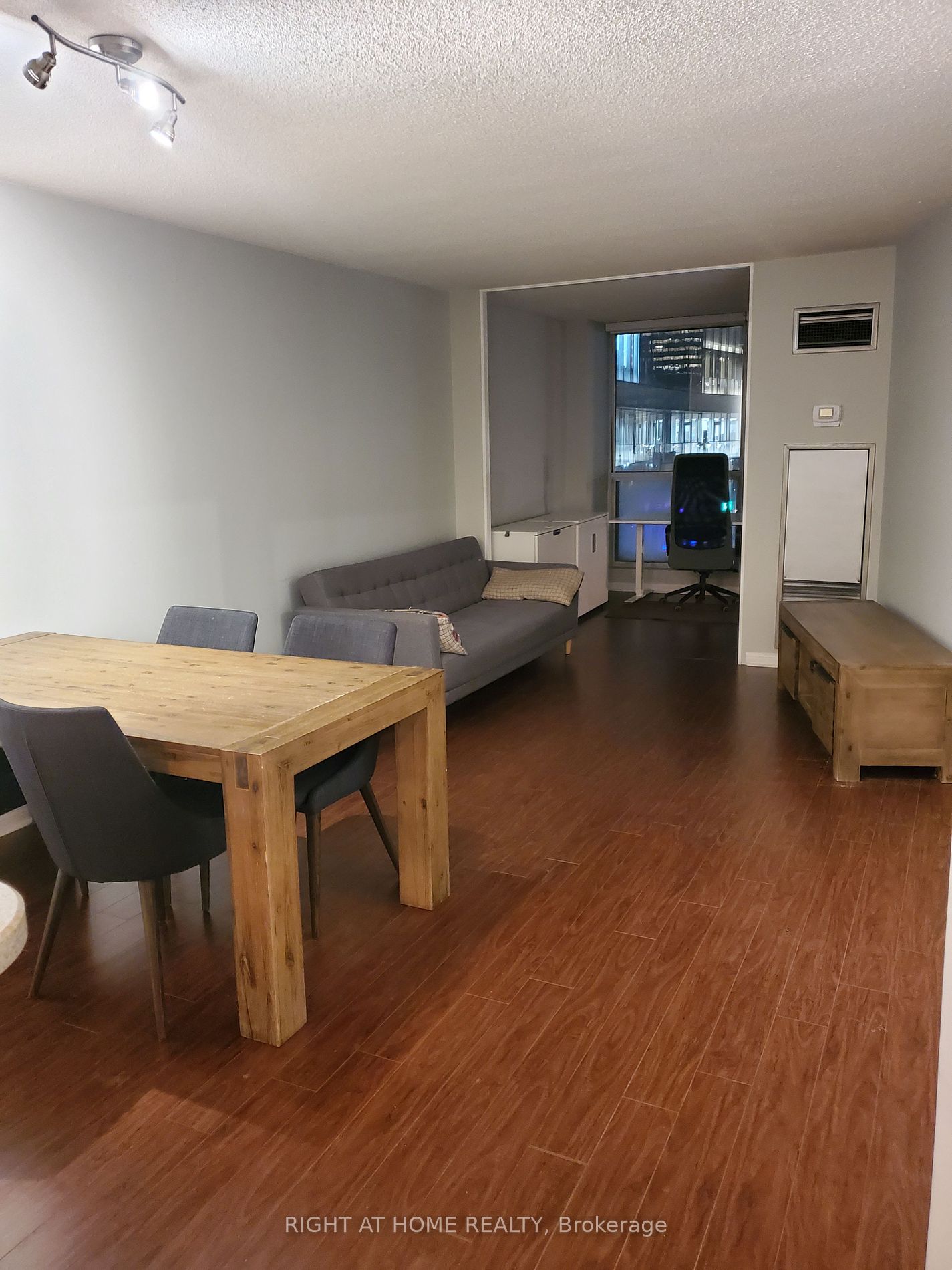 24 W Wellesley St 317