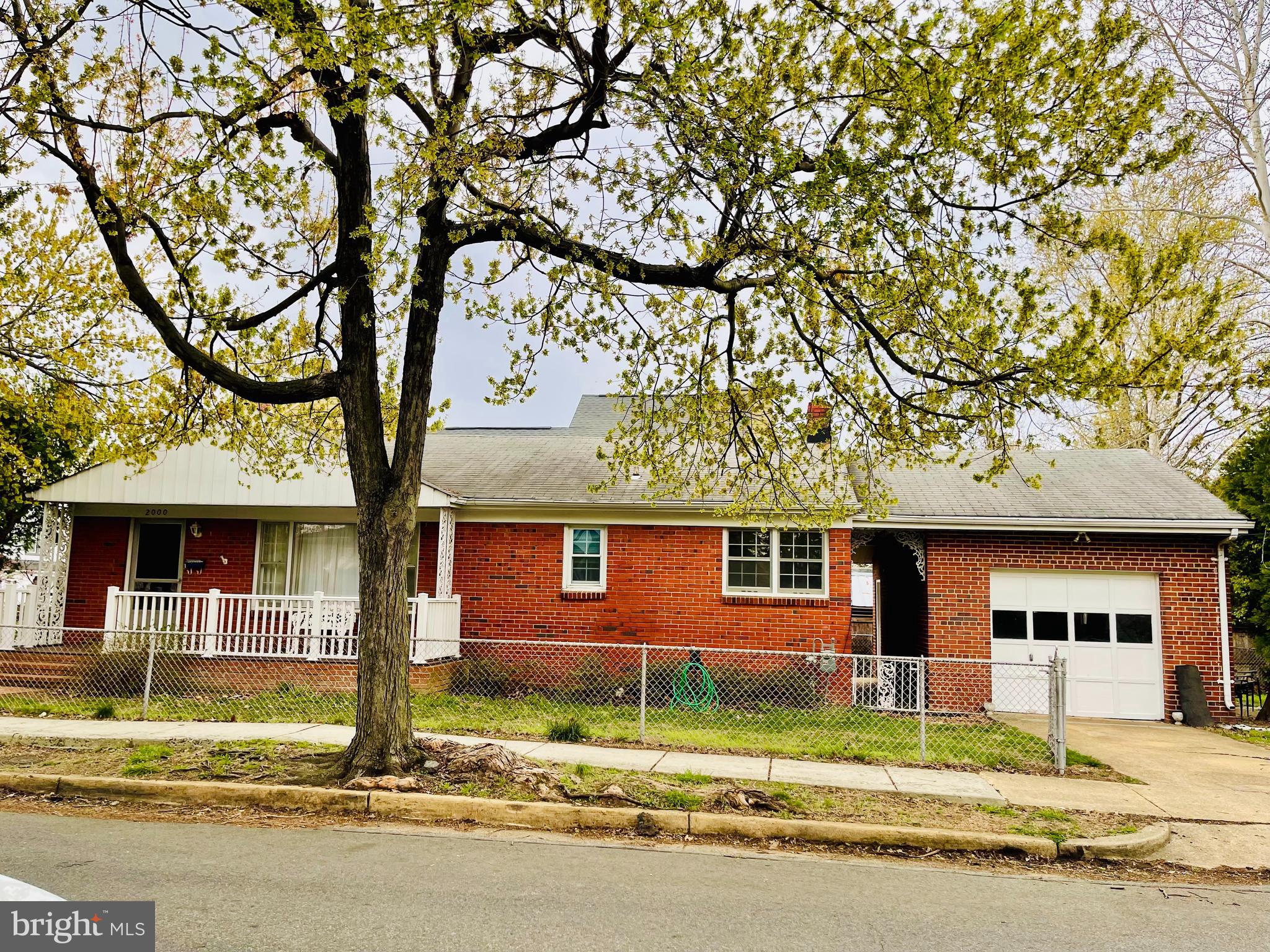 2000 La Grande Avenue