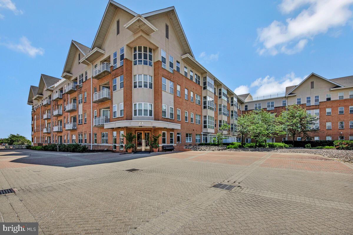 You must see this stunning 1-bedroom, 1-bath condo featuring an open floor plan with plenty of natural light and sleek finishes. Located in the sought-after Harborview community, you’re just steps away from everything the Inner Harbor has to offer—gourmet restaurants, shopping, nightlife, and sports stadiums. Plus, enjoy easy access to I-95, I-83, and the Baltimore Circulator. 1 assigned parking space too. Better Hurry!Mortgage savings may be available for buyers of this listing.