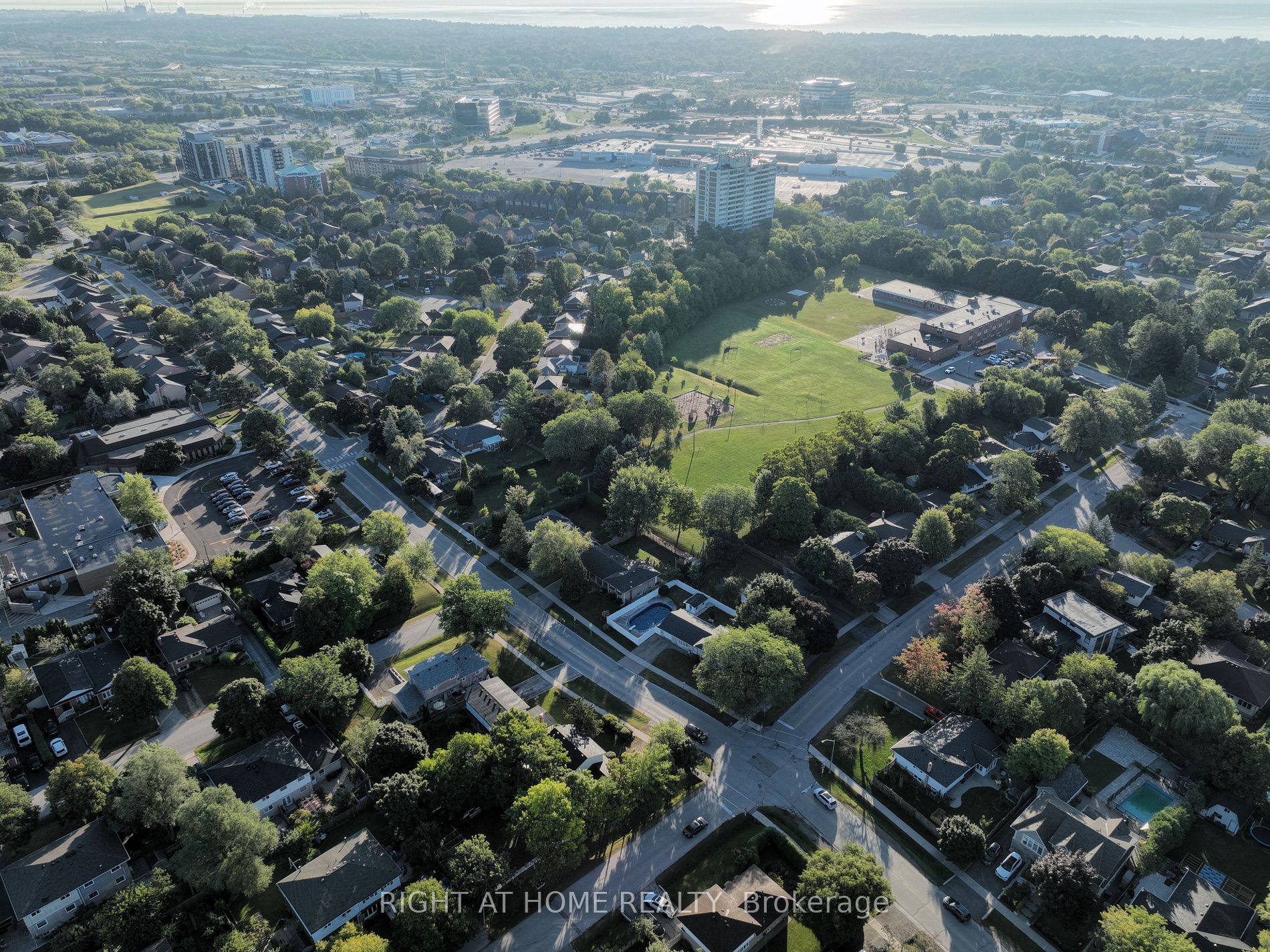 1306 Napier Cres