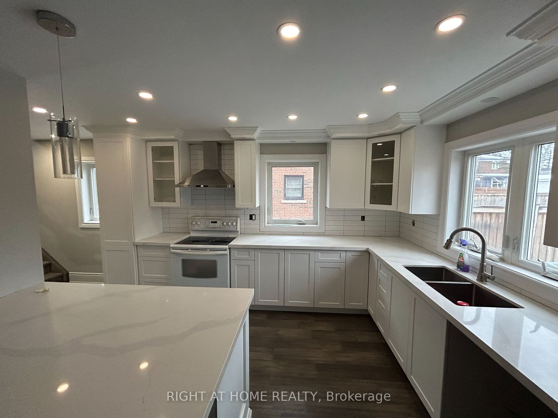 9 Snowood Crt