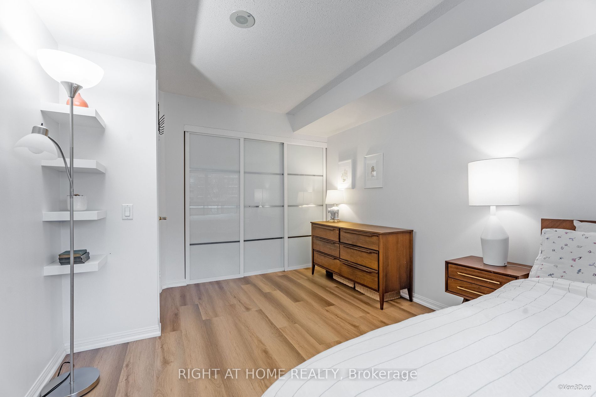 650 W Lawrence Ave 343