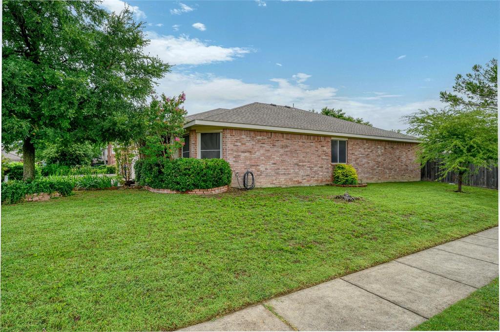 2900 Bluffs Court