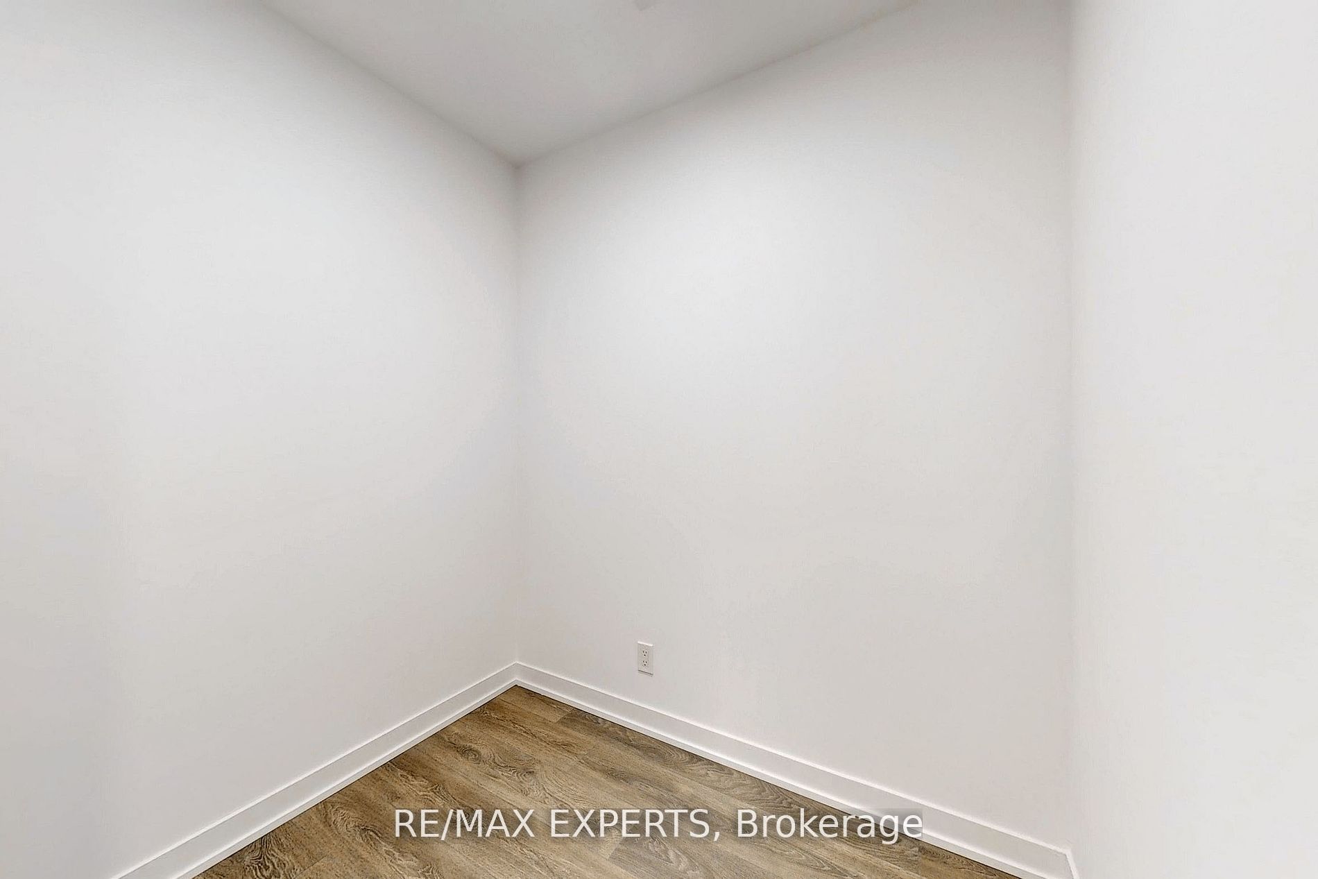 7950 Bathurst St B-808
