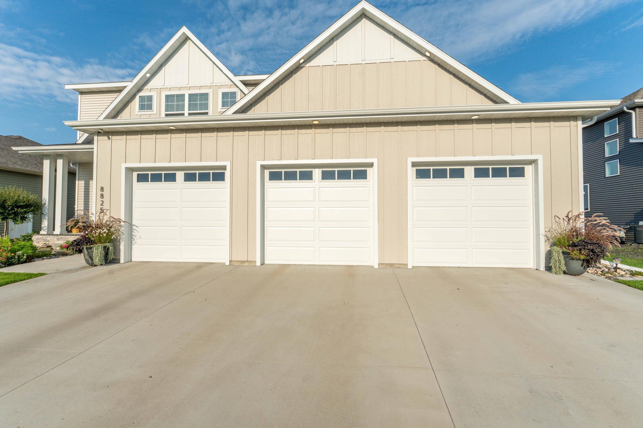 8825 Meadowlark Parkway