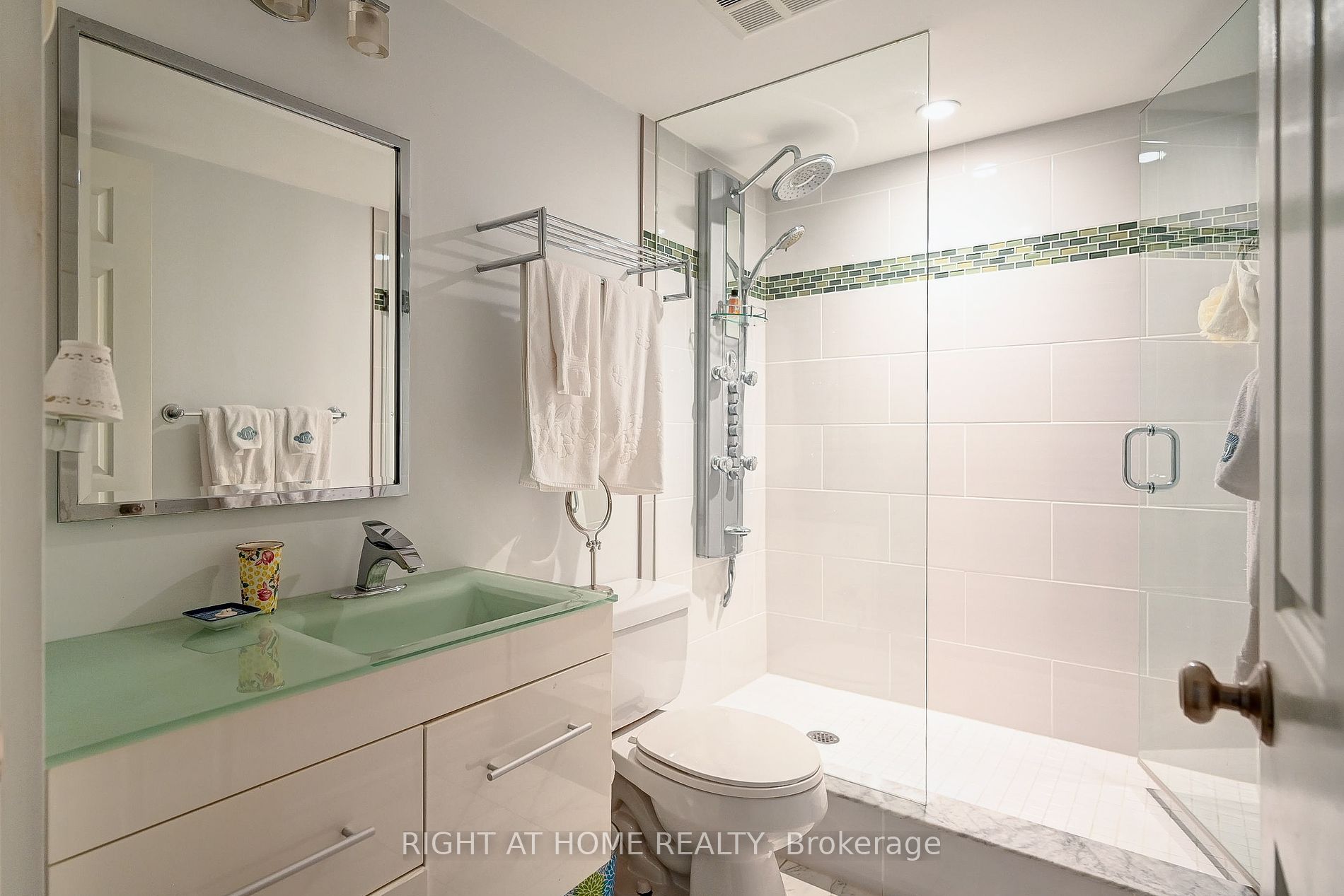 1210 Don Mills Rd 223