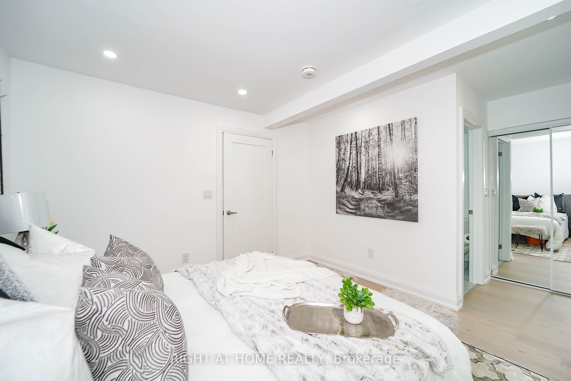 801 Coxwell Ave