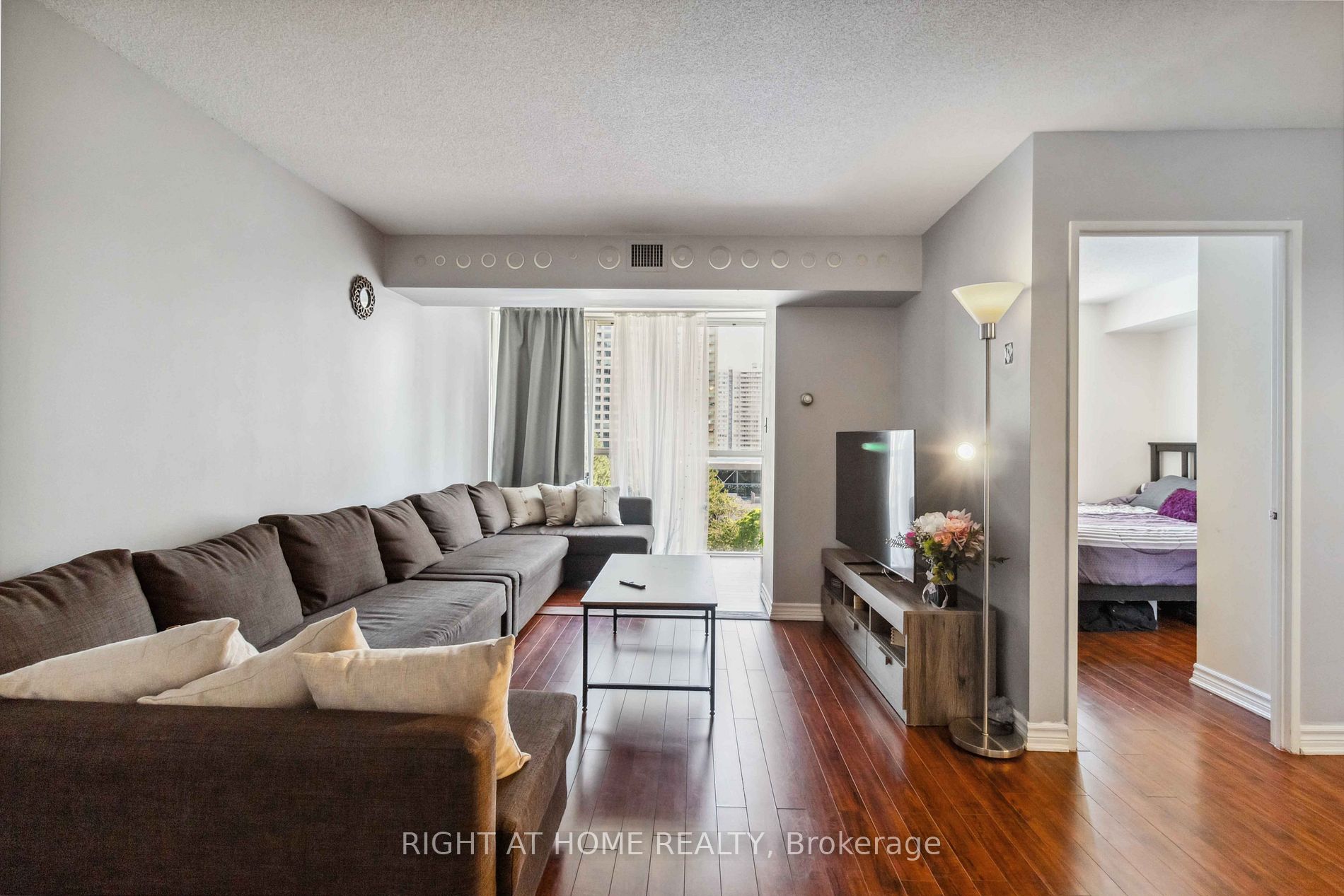 285 Enfield Pl 611