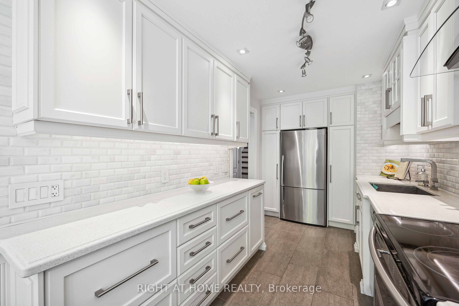 212 Walmer Rd