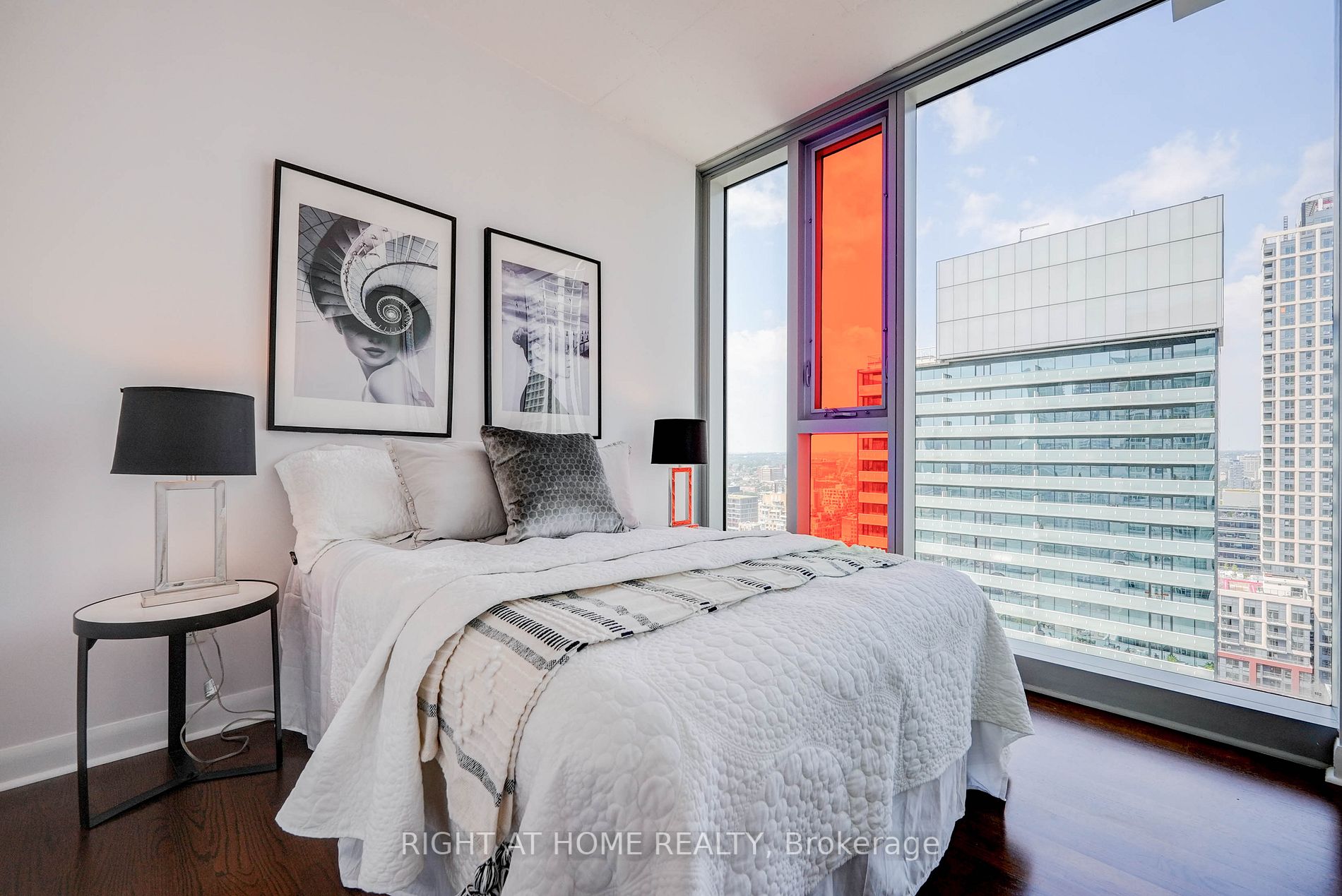 375 W King St 3007