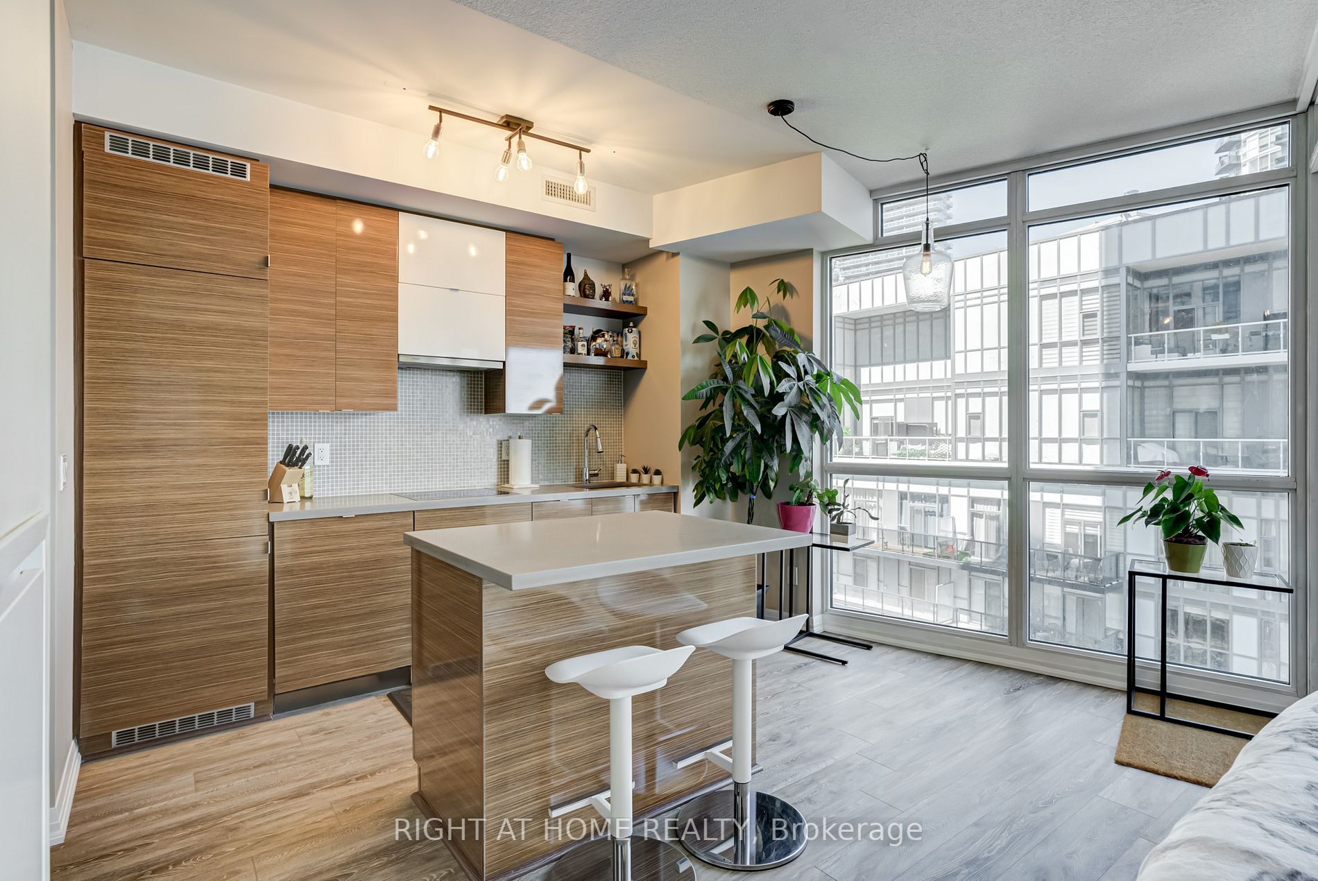 59 Annie Craig Dr 1601