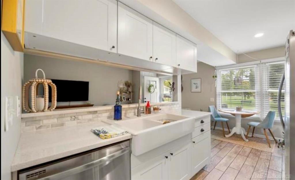 2924 Meadowbrook Court