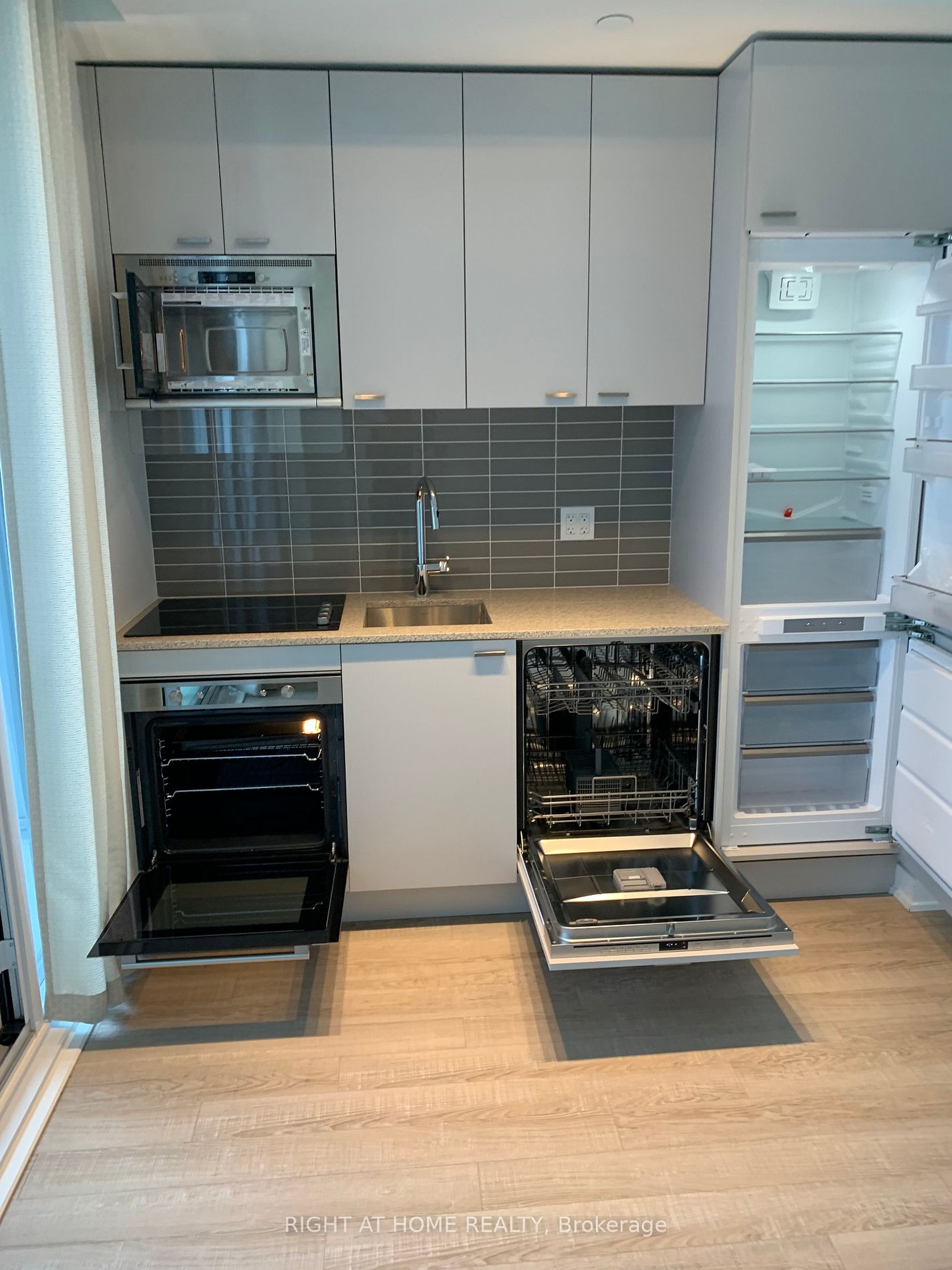 576 W Front St 1001