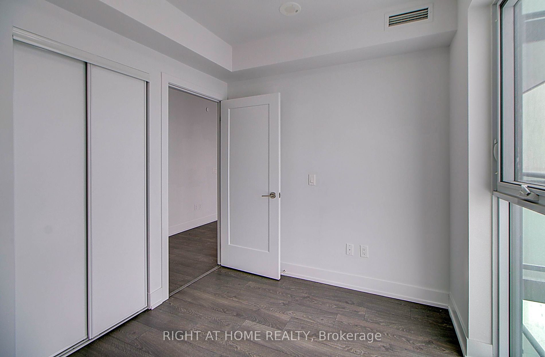 2550 N Simcoe St 2407