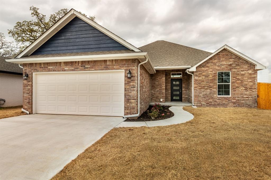 Gorgeous brand new home 4 bed 2bath for lease in Edmond. Granite counter-tops, open concept, Large main bedroom suite separate shower and soaking tub, walk in closet, Spacious fenced backyard with oversized covered patio. Close to I35, shopping and restaurants.