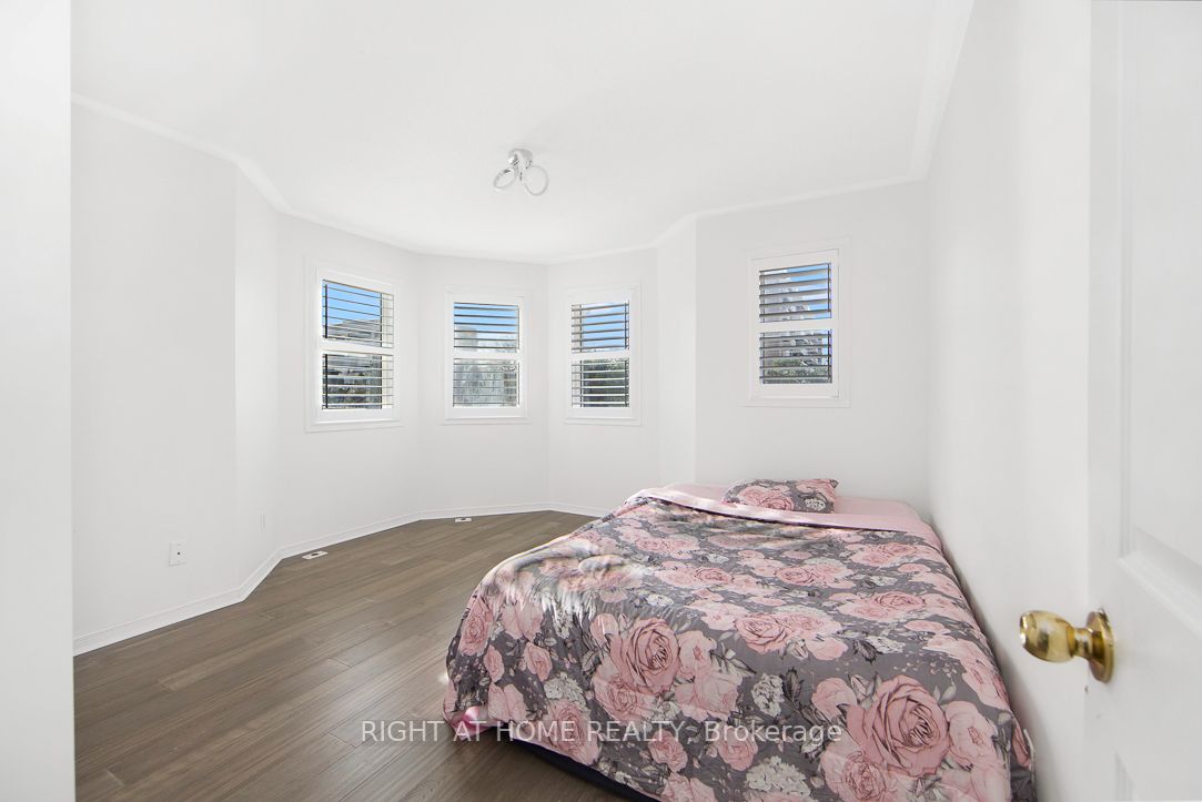 19 Rosebank Dr 302
