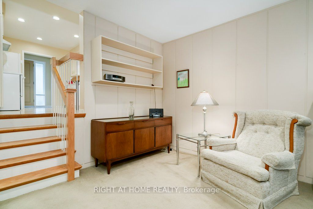 7 Sandbourne Cres