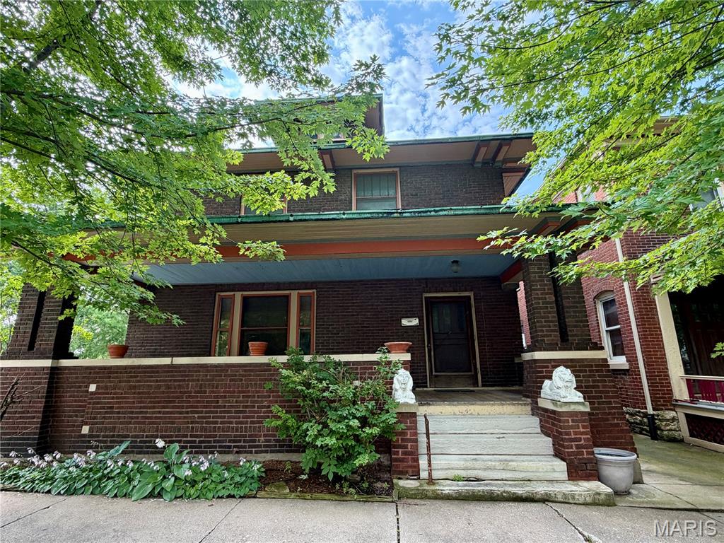 615 Center Street