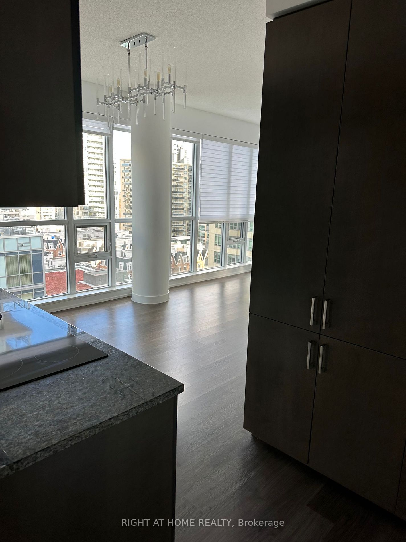 89 Dunfield Ave 907