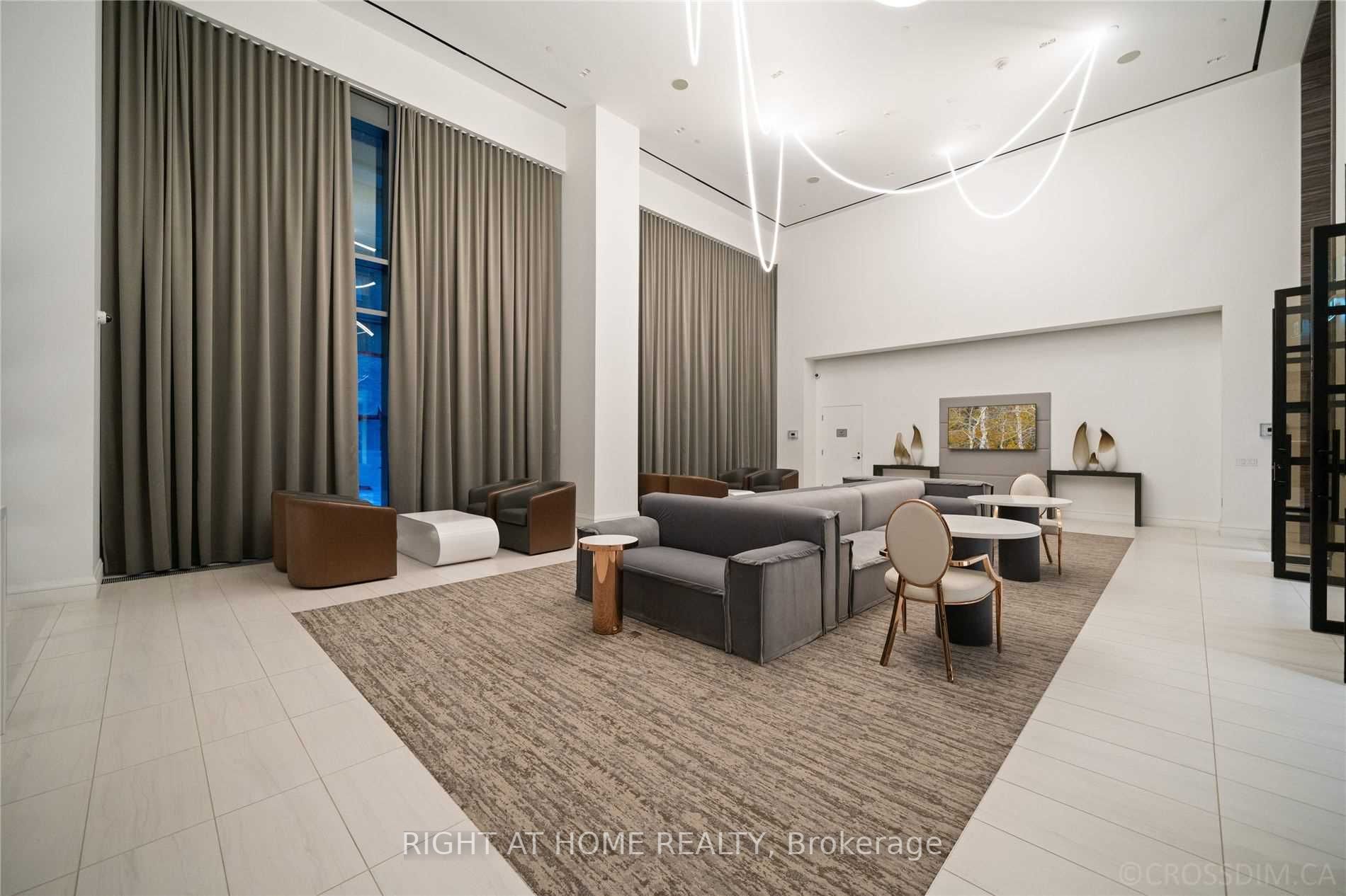 39 Roehampton Ave 314
