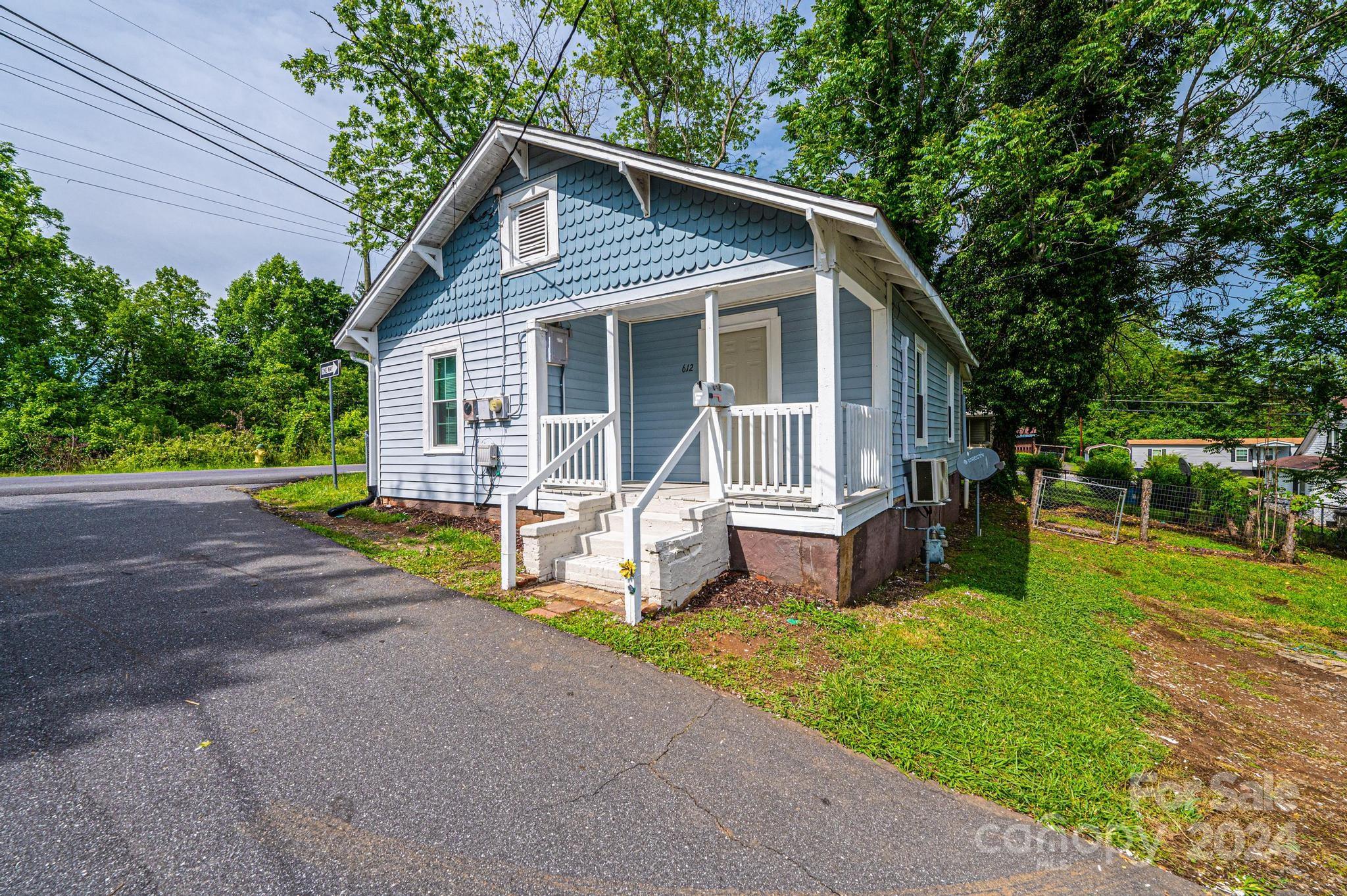 612 Center Street NW