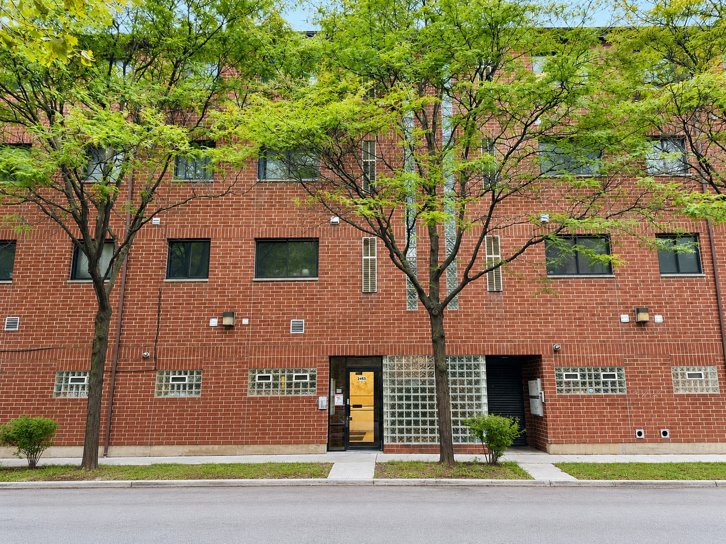 Investor Friendly. Spacious 3-bedroom, 1-bath condo in a prime Bridgeport location, just minutes from Chinatown and the South Loop! This bright and inviting unit includes ONE OUTDOOR PARKING SPACE. Located in an elevator building, the unit features hardwood floors throughout the living room, dining area, and kitchen. The sun-filled living room offers abundant natural light from large windows. The kitchen provides ample cabinet space and is fully equipped with stainless steel appliances. Additional highlights include an in-unit washer and dryer, central heating and air conditioning. Excellent transportation options! Just a short walk to the CTA Halsted Orange Line station and nearby bus service, with easy access to I-55 and I-90/94 for convenient commuting to Downtown Chicago. Enjoy all the conveniences of nearby Chinatown with easy access to Asian supermarkets, restaurants, cafes, Chinatown shopping and dining. A fantastic combination of space, transportation, parking, and an unbeatable location!
