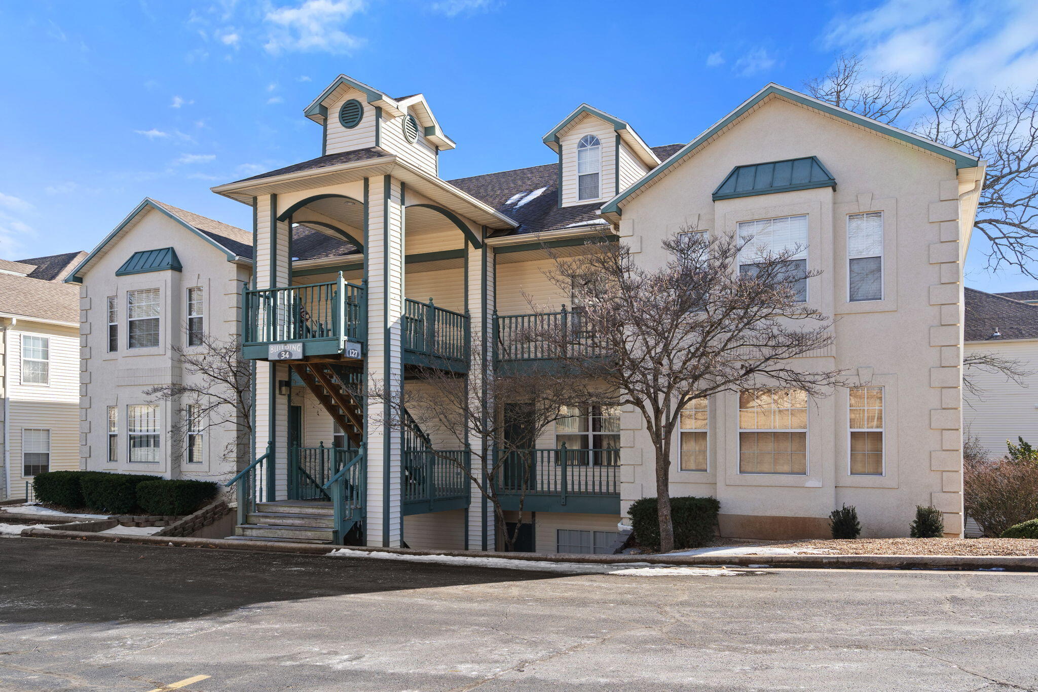 127 The Bluffs Apt 1