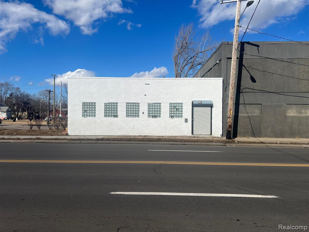 521 E 7 Mile Road