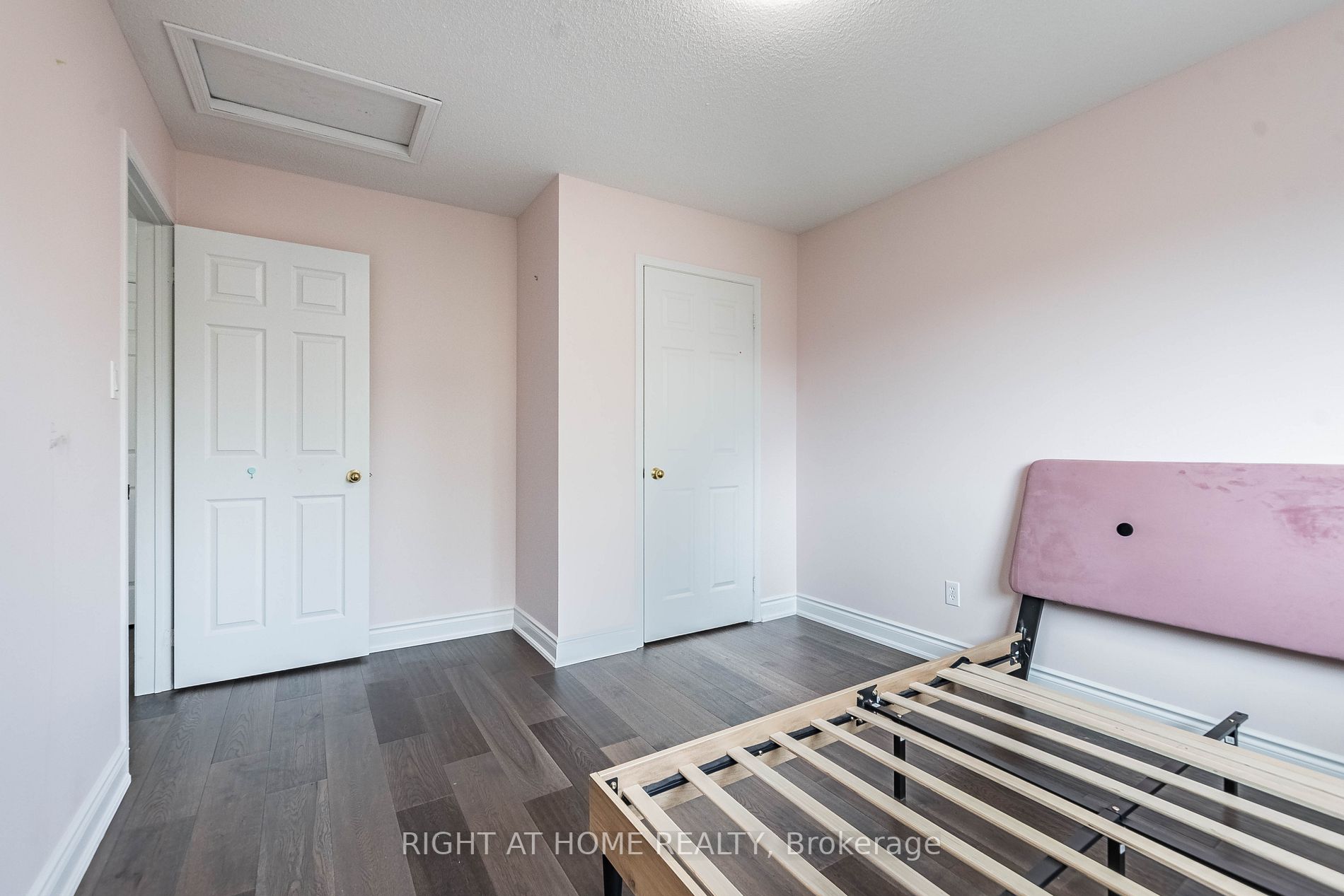 5579 Whitehorn Ave Upper