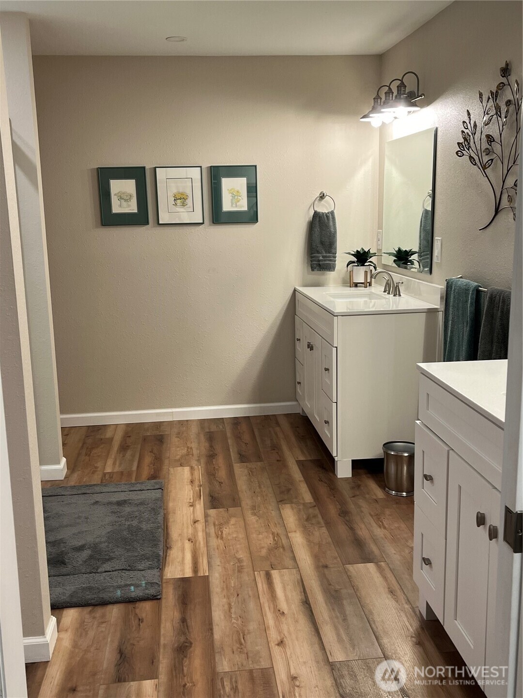 102 N Narwhal Loop NW