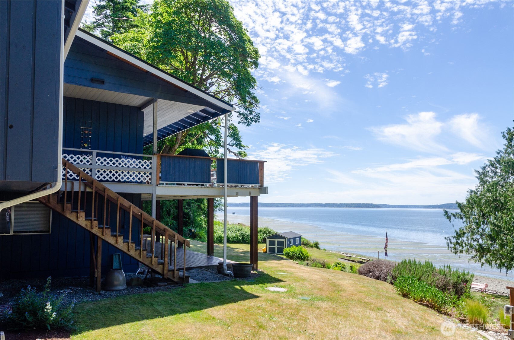 7504 Crescent Beach Road NW