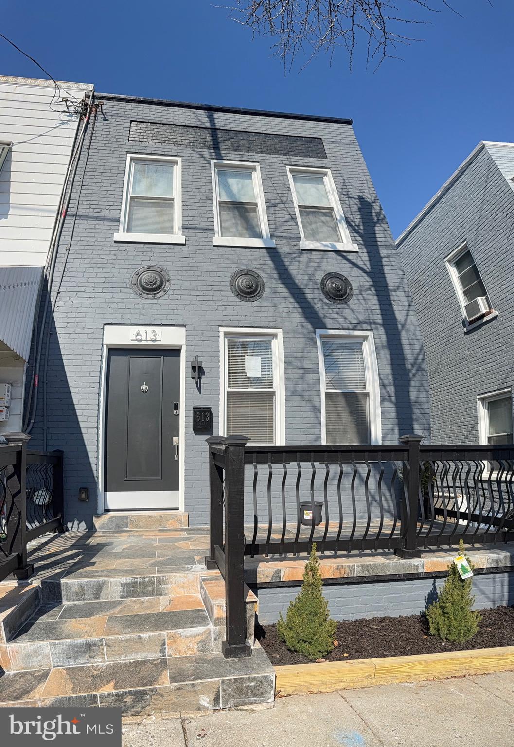 613 Roxboro Pl NW  