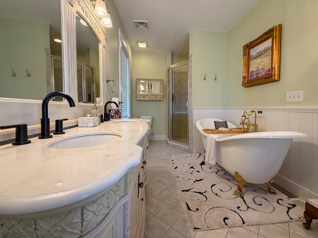212 Bay Ave 9A