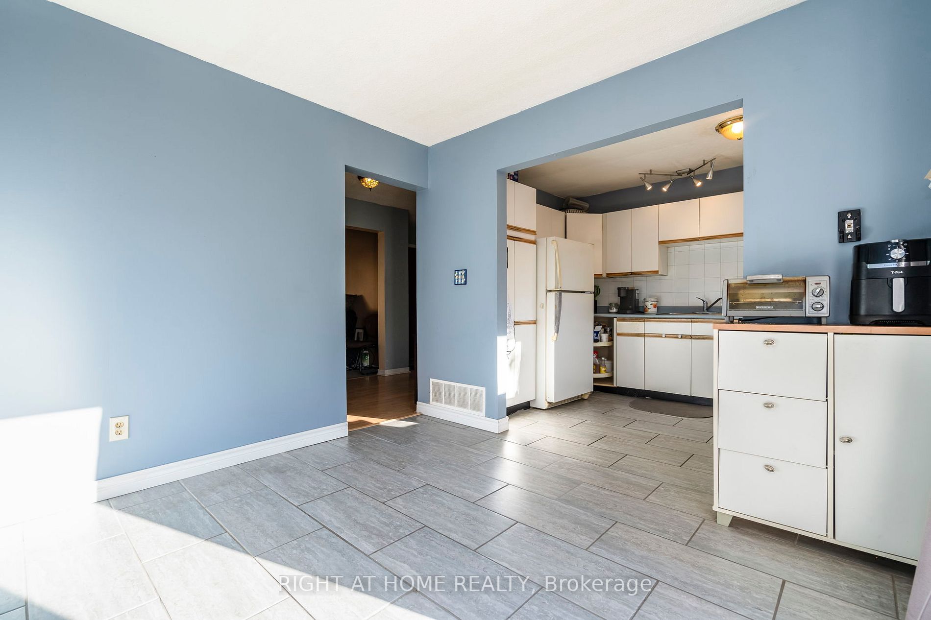 233 W Cundles Rd