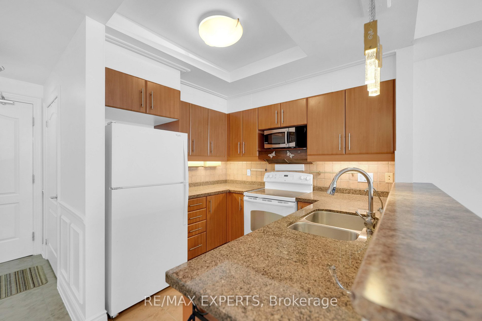 78 Sunset Blvd 108