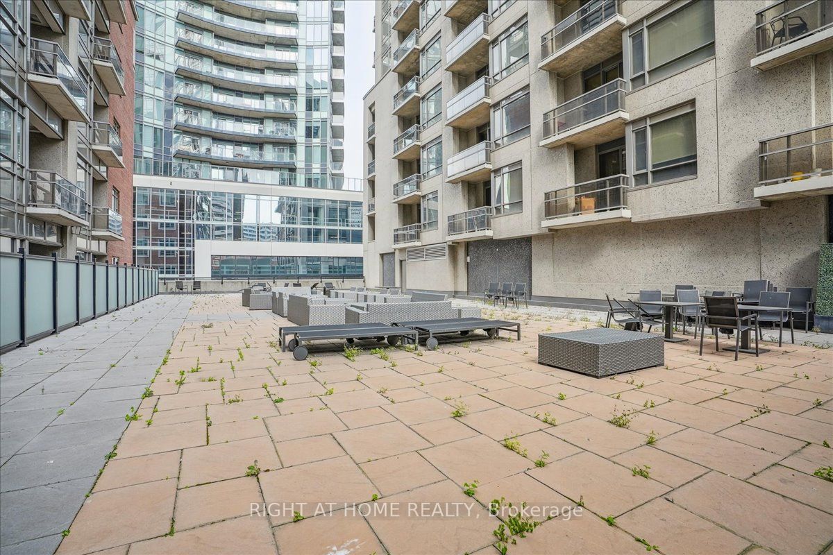 150 W Main St 314