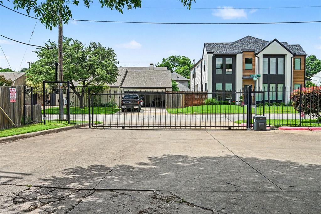 Welcome to 248 Jefferson Pkwy, Fort Worth, TX 76107, a charming 1-bedroom, 1-bathroom condo ideally located in the heart of Fort Worth's vibrant Cultural District area. This inviting residence offers a comfortable and functional layout, perfect for first-time buyers, professionals, students, or those seeking a low-maintenance lifestyle.The bright living space provides a welcoming atmosphere, while the well-appointed kitchen offers convenience for everyday living. The spacious bedroom serves as a relaxing retreat, complemented by a full bathroom and ample storage throughout. Whether you're looking for a primary residence or an investment opportunity, this condo delivers both comfort and convenience.Enjoy easy access to downtown Fort Worth, museums, restaurants, shopping, entertainment, and major commuter routes. With its prime location and practical design, this condo is an excellent opportunity to own in one of Fort Worth's most desirable areas.Don't miss your chance to make this well-located Fort Worth condo your own!