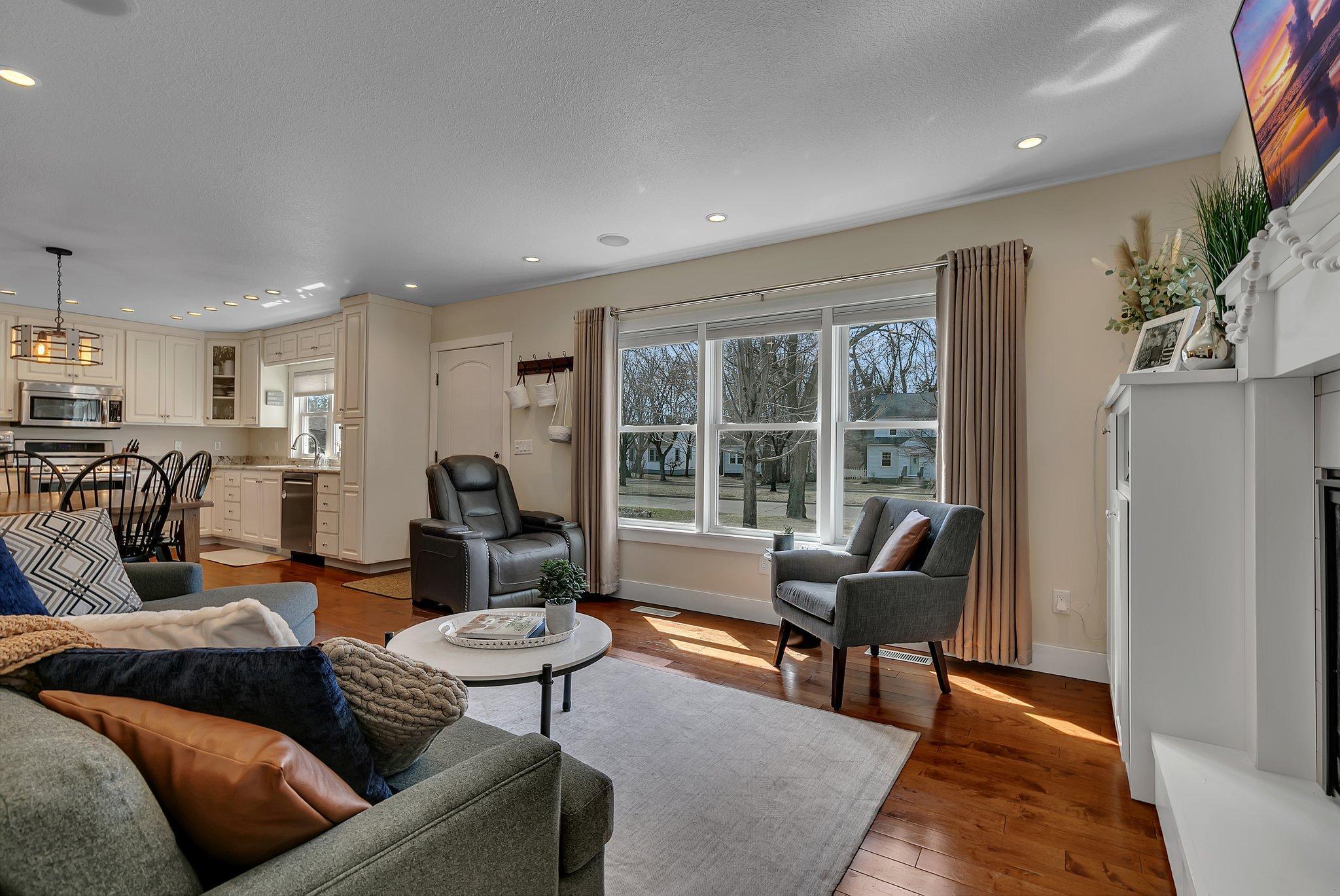 1200 Kilian Boulevard SE