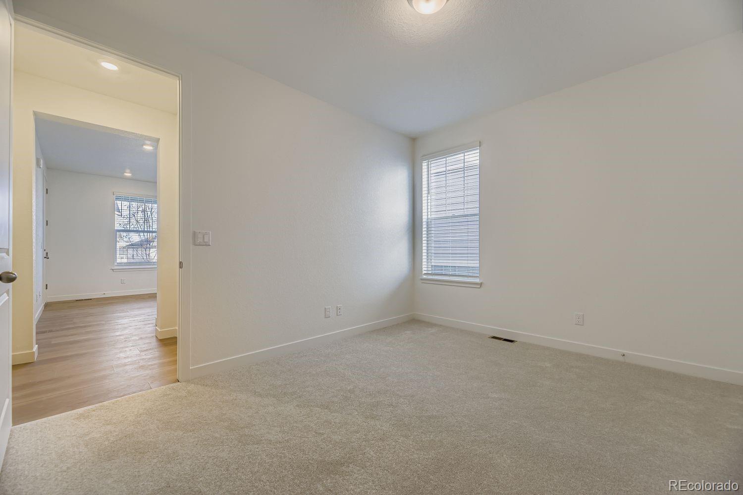 10828 Snowdon Street