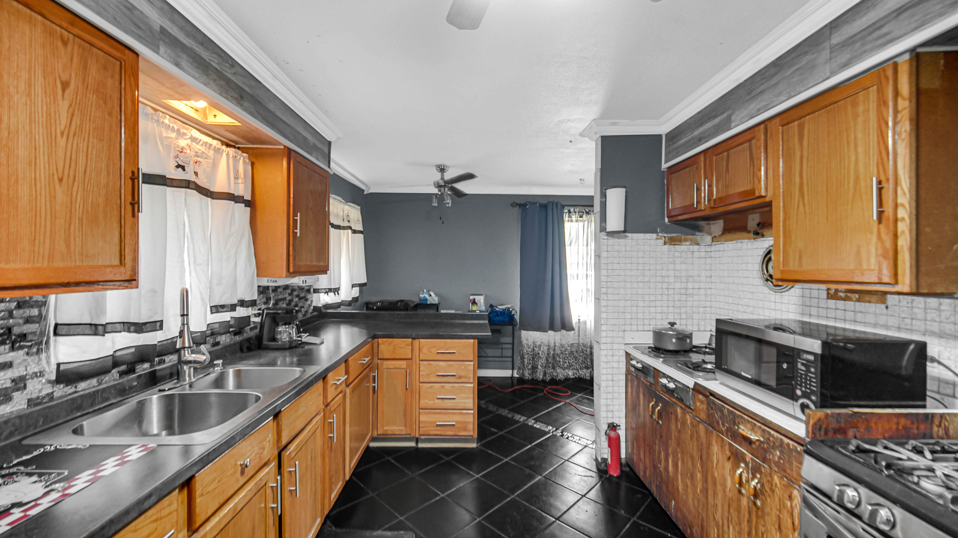 1228 E 151st Street