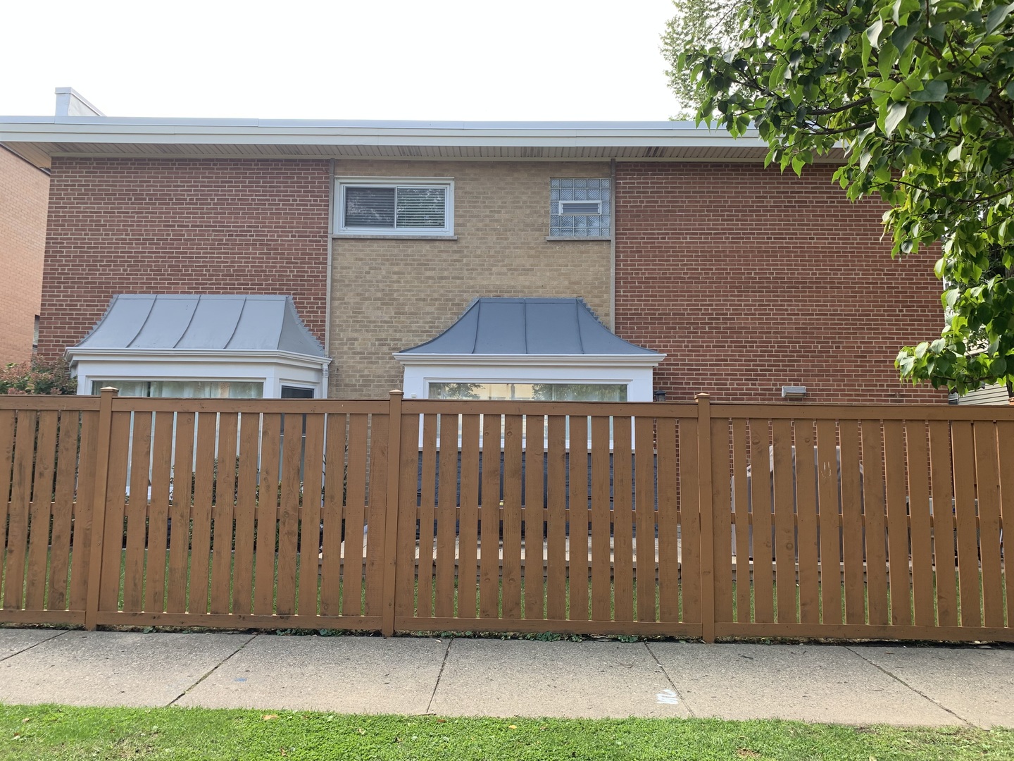 Due to the Overwhelming Demand to view this unit, seller will set another date this weekend for a time you can bring your client to view the unit.  It will be this weekend.  Come ready to make your offer!!  Pre-qualify your client because a decision will be made on this property quickly.           WOW!!  It is hard to believe that this large townhouse has No Assessments, Assigned Parking, and close to public transportation/shopping/school. It is the deal of the year!  Certainly  one of the best deals in the area. This spacious two level townhouse has three large size bedrooms and 1,5 baths. It also has a huge family room in the basement, with a laundry room for your washer and dryer. It has been renovated with hardwood floors on main and upper levels. The basement has laminated flooring. The kitchen has granite counter tops. All appliances are as is, if included.  The living room and dining room has an open floor plan that opens up to the kitchen. On the upper floor, there is a balcony off one of the middle bedrooms. The upstairs bath has been completely remodeled for a sleek model look. This unit is really a bargain compared to today's market. This townhouse is located near a large park, attached to the elementary school. The park can be used by the general public. Another feature of of home is that it is located at the end of the block in a cull de sac.  Bring your offer now because at this price it will be gone quickly.  Some properties in this area are practically twice as much. Because seller is highly motivated, price has been reduced for a quick sell.