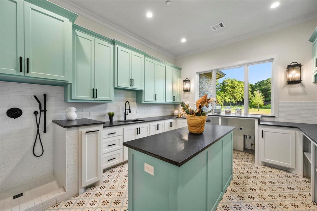 500 E Bob Jones Road