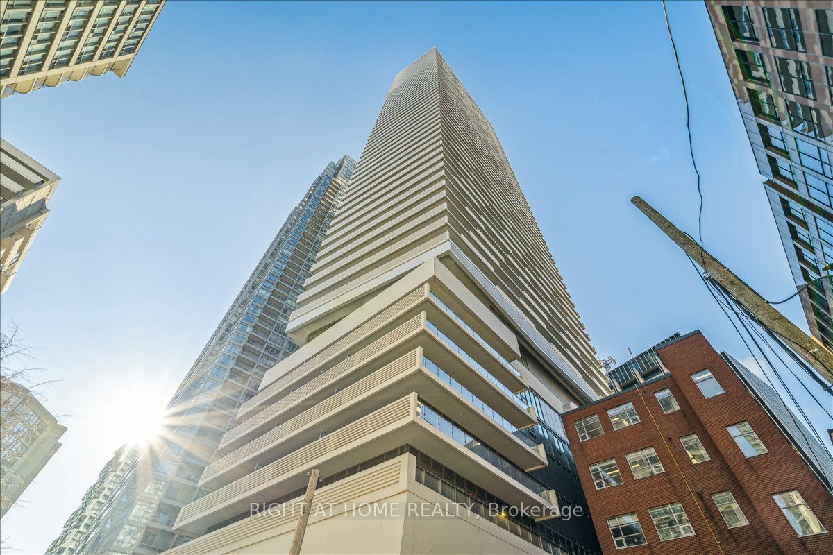 2221 Yonge St 2407