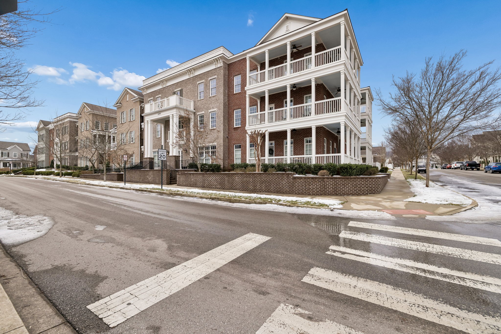 6000 Keats St 304 — sold