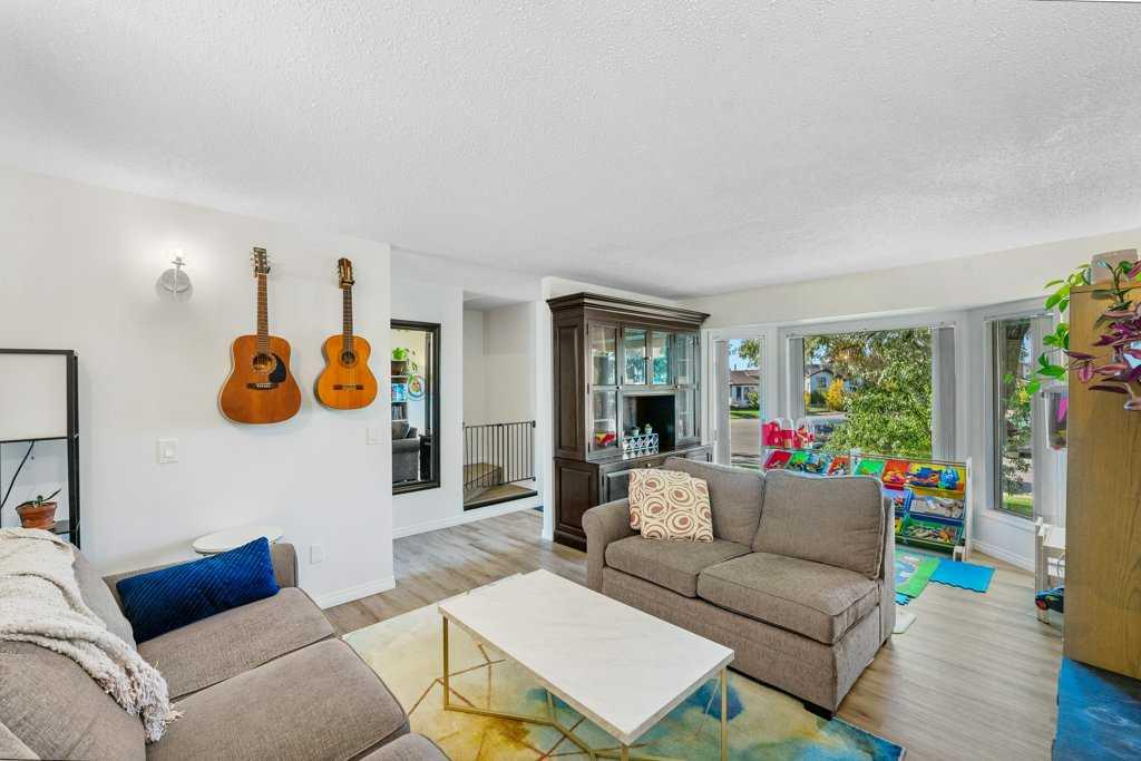 3 Falsby Place NE