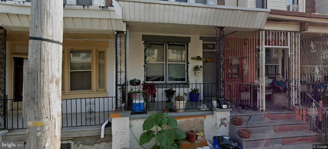 940 ESchiller St  