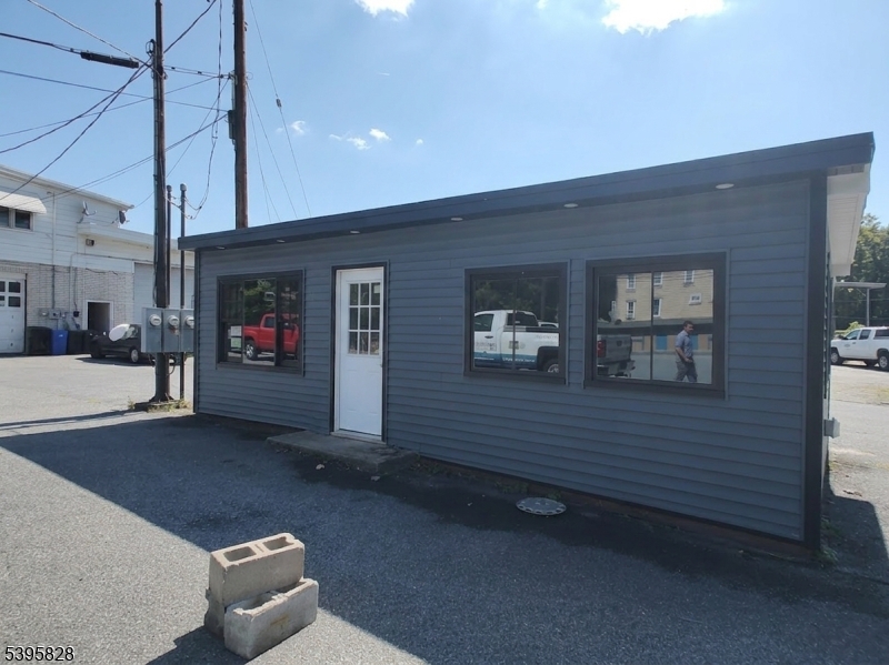 812 S Main St Out