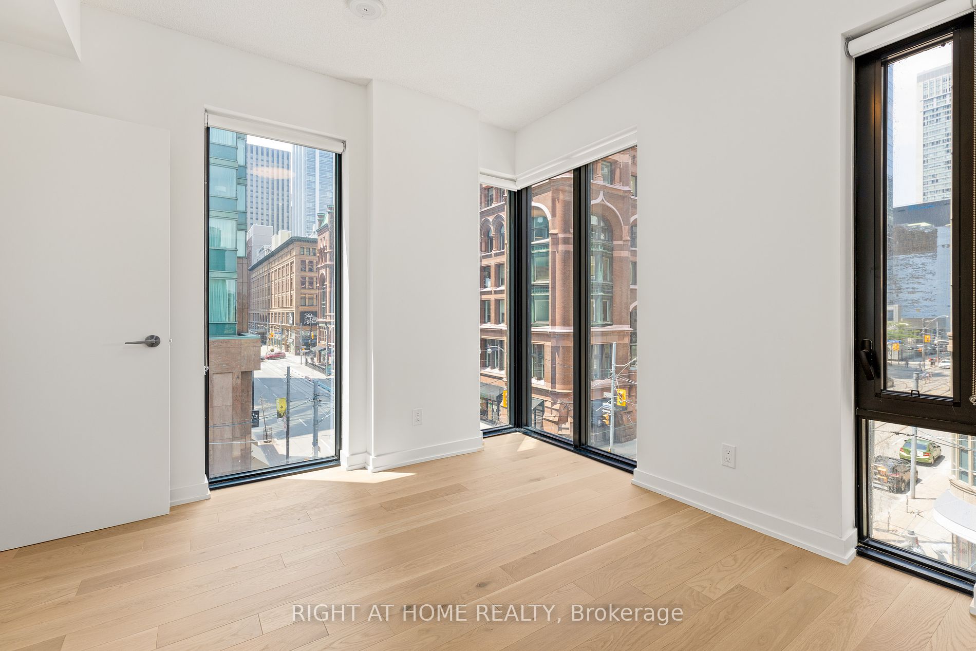 25 E Richmond St 315