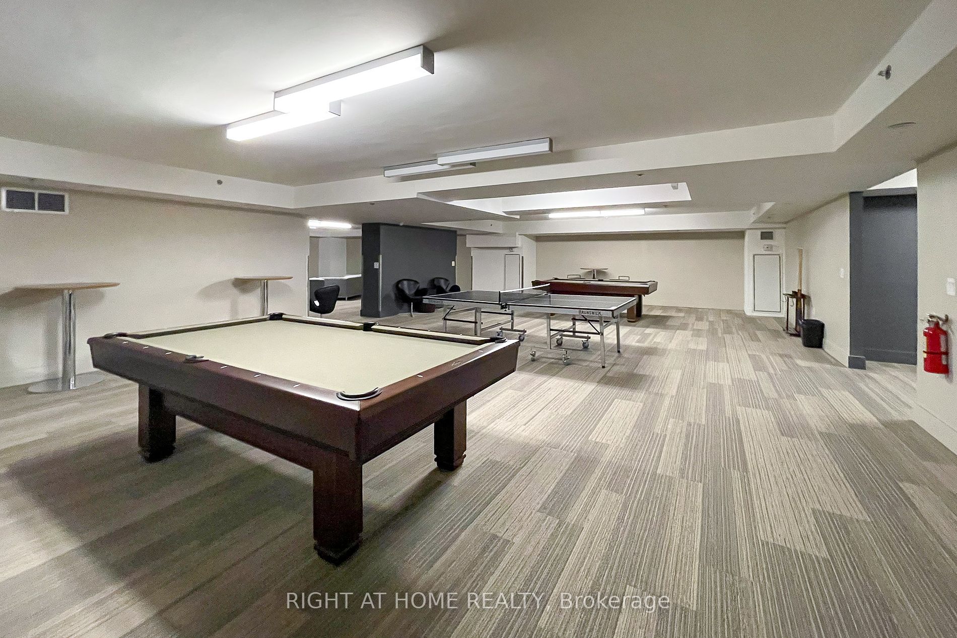 36 Lisgar St 2110E