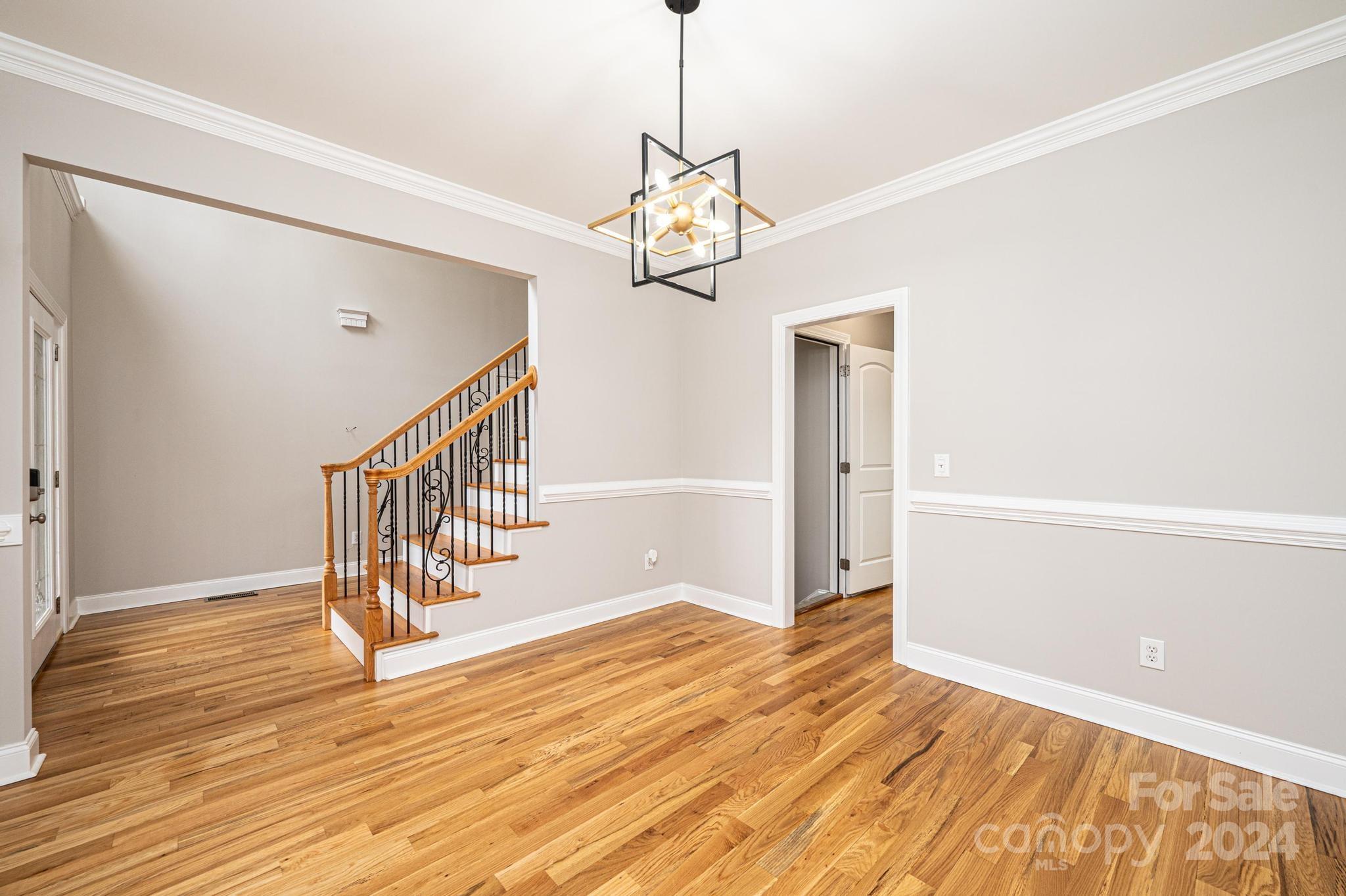 1021 38th Avenue NE 30